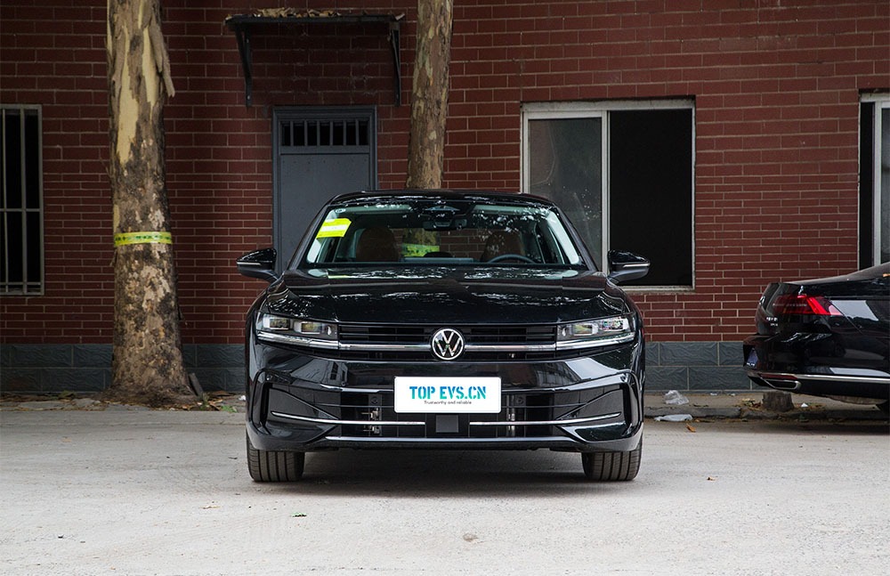 imgi_3_1_3(3) 2026 Volkswagen Magotan– China Export Vehicle | CarBuyChina - Image 1
