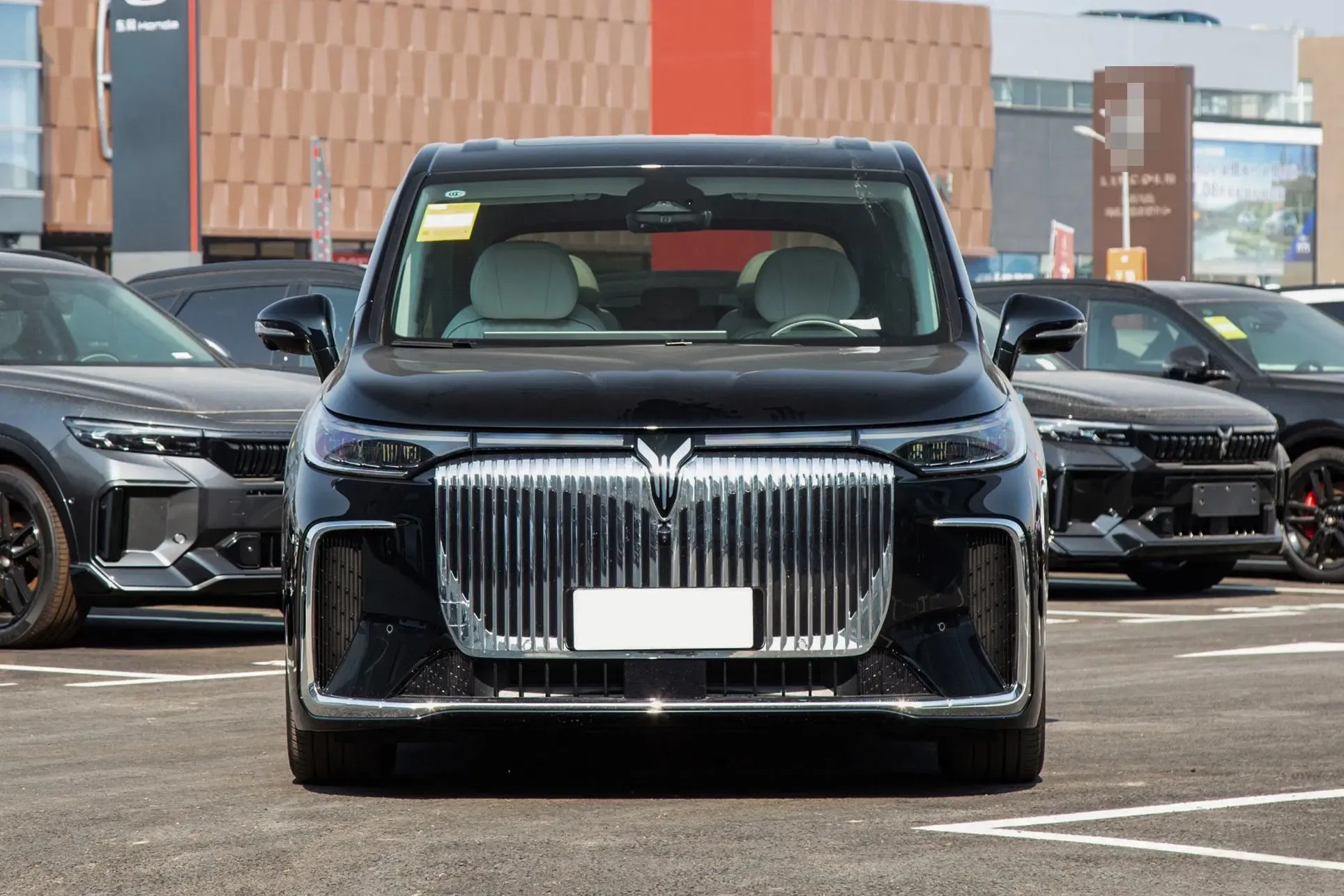 imgi_68_Premium-Electrical-Vehicle-with-Spacious-Voyah-Dreamer-EV-Car Voyah Dreamer EV Left Hand Drive Electric Car– In Stock in China | CarBuyChina - Image 1